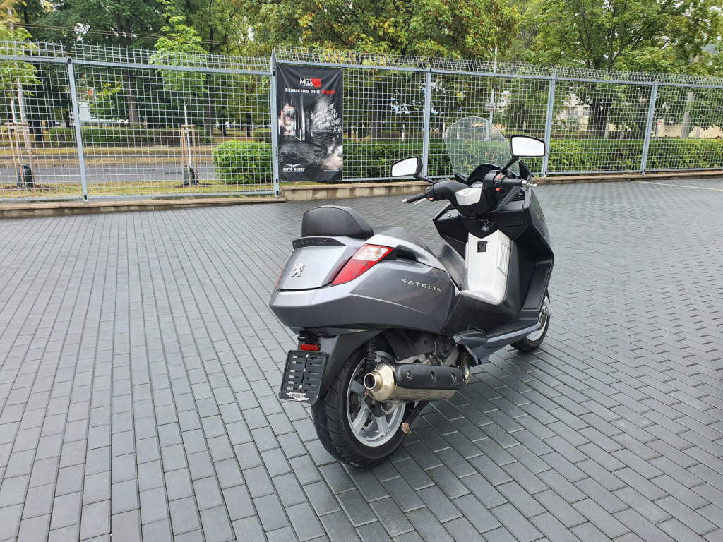 Peugeot Satelis 400