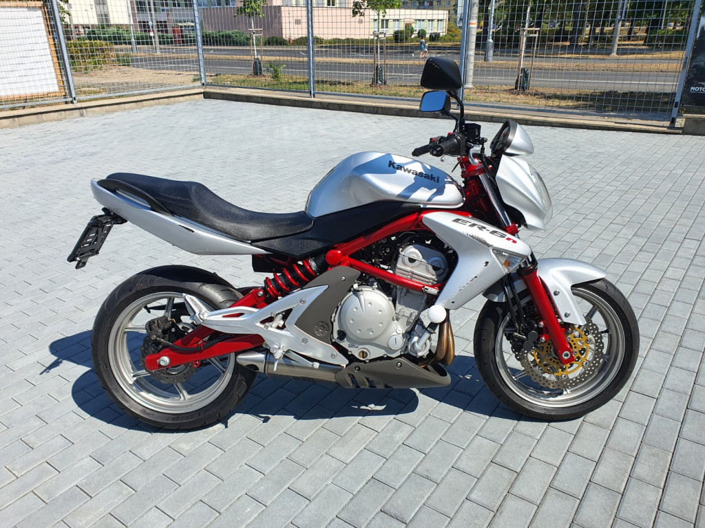Kawasaki ER-6n 