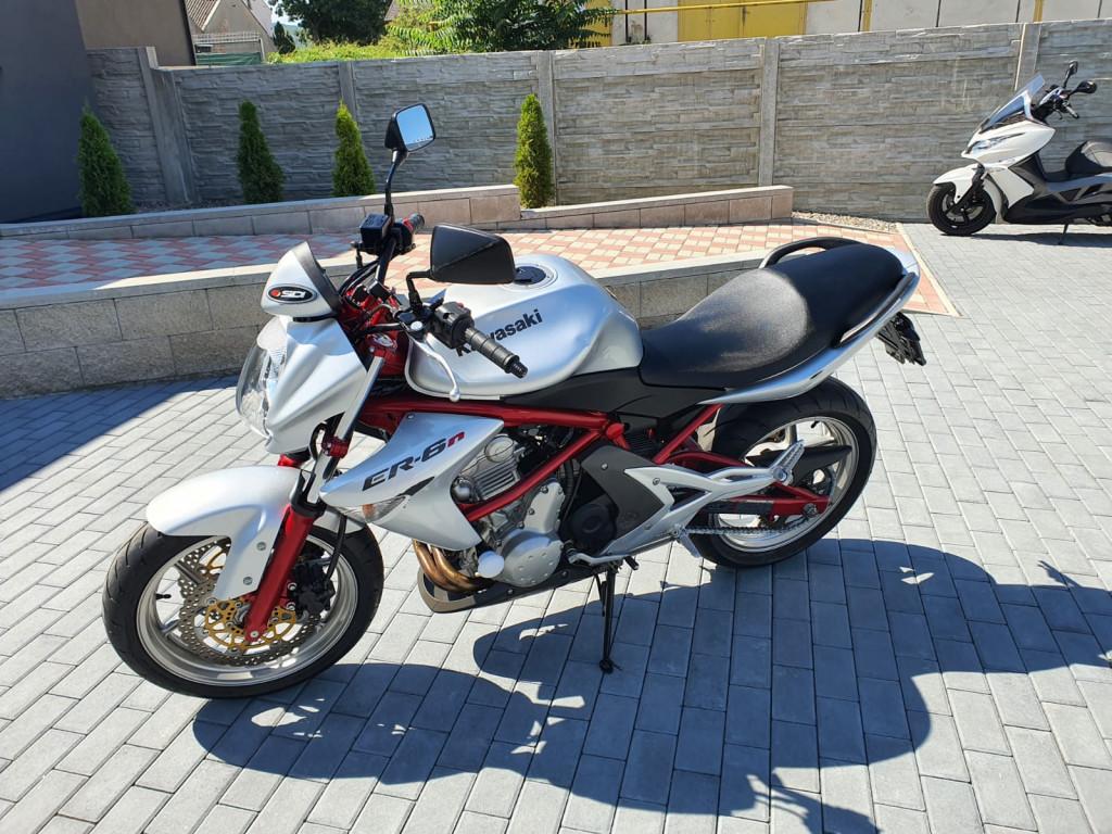 Kawasaki ER-6n 