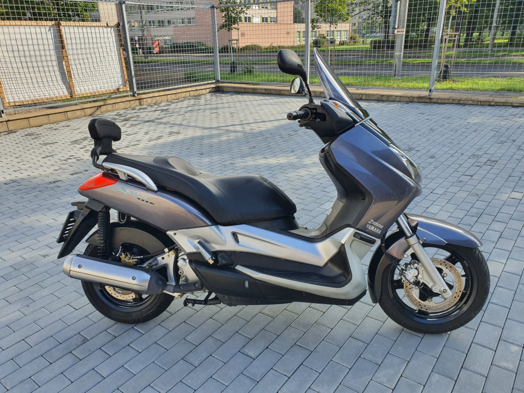 Yamaha X-Max 250 