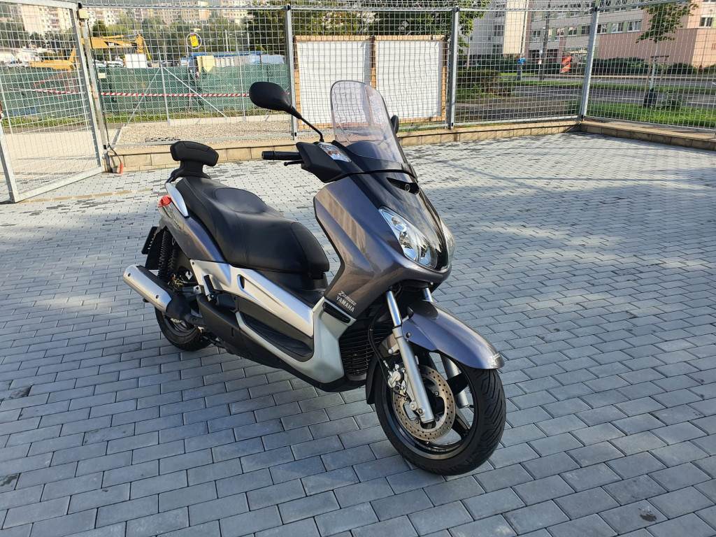 Yamaha X-Max 250 