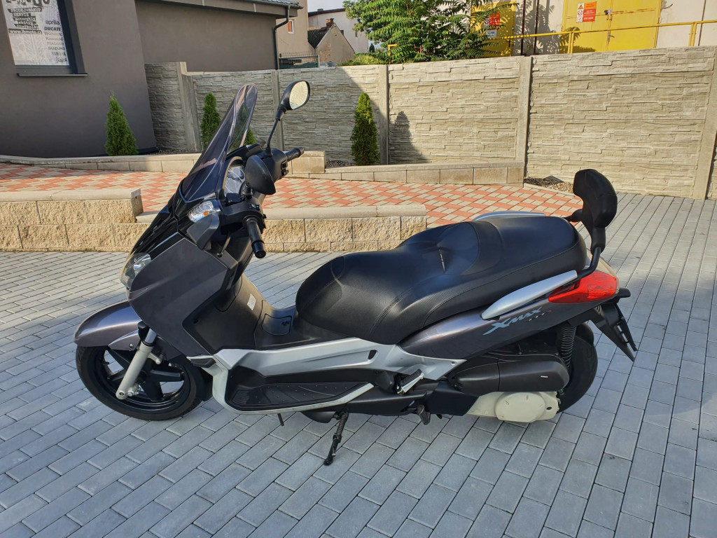 Yamaha X-Max 250 