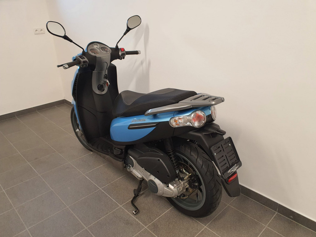 Piaggio Carnaby 200