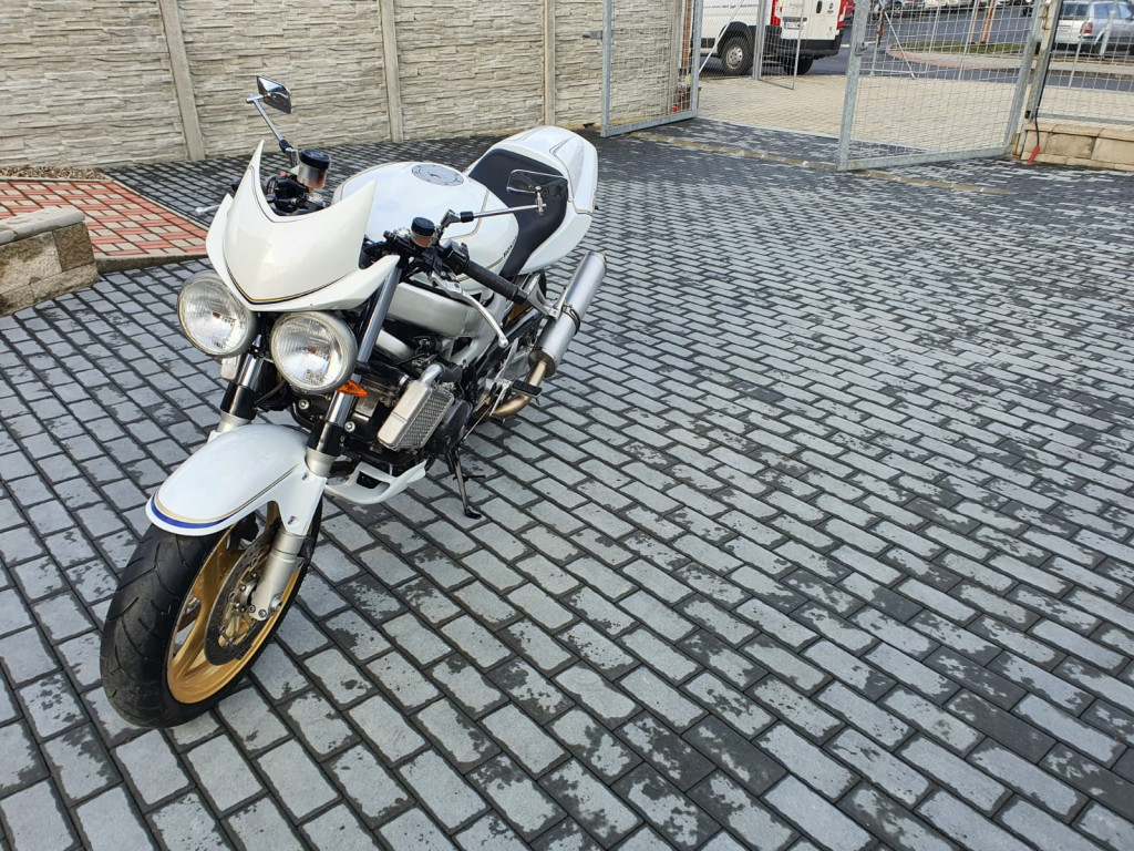 Honda VTR 1000F Firestorm-přestavba