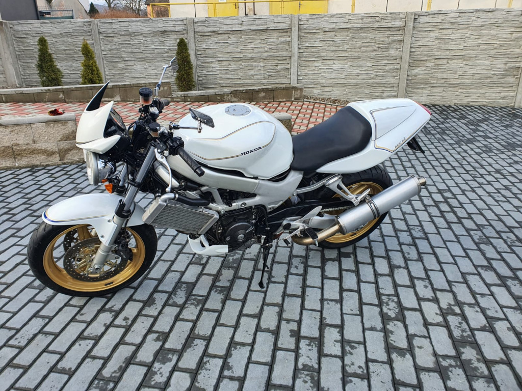Honda VTR 1000F Firestorm-přestavba