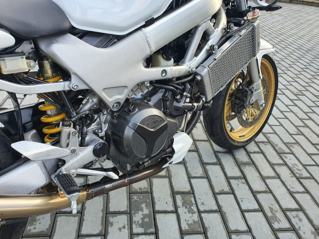 Honda VTR 1000F Firestorm-přestavba