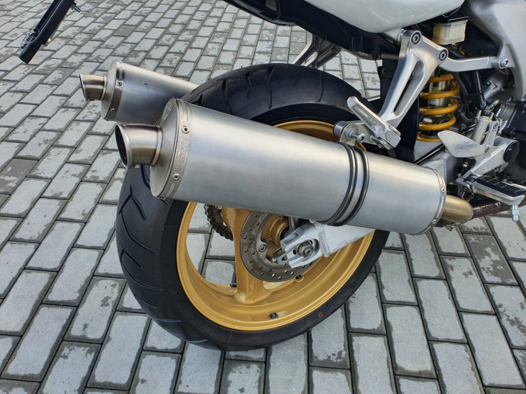 Honda VTR 1000F Firestorm-přestavba