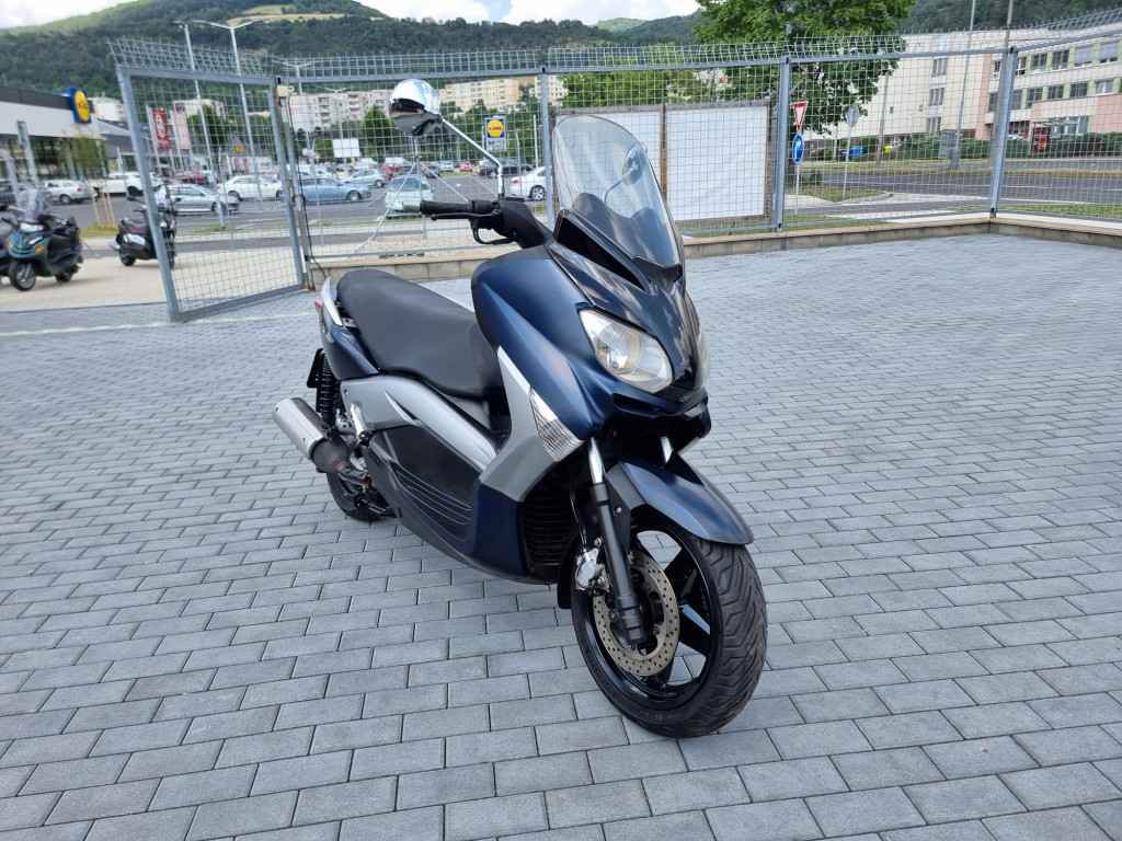 Yamaha X-Max 250 