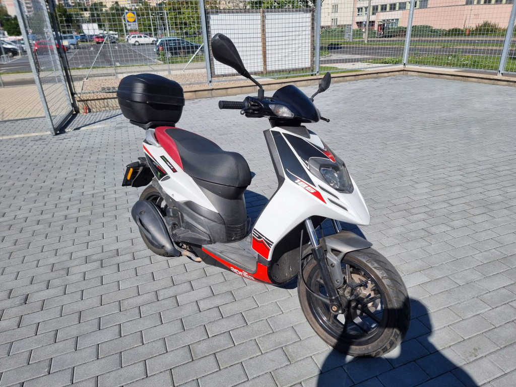 Aprilia SR Motard 125