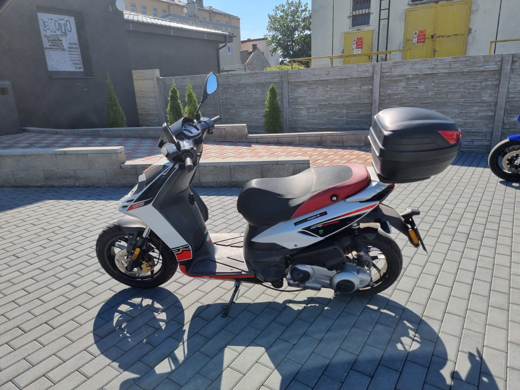 Aprilia SR Motard 125