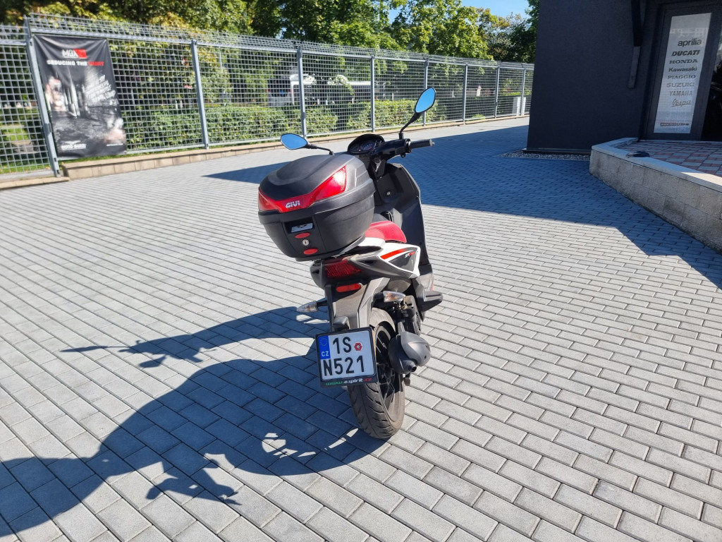 Aprilia SR Motard 125
