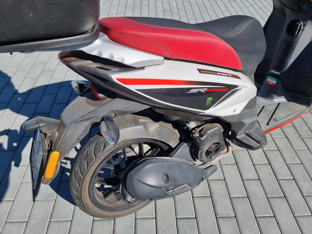 Aprilia SR Motard 125