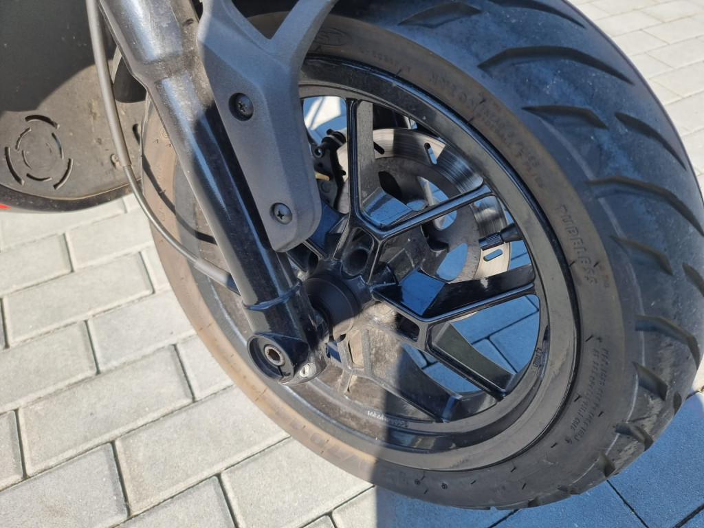 Aprilia SR Motard 125