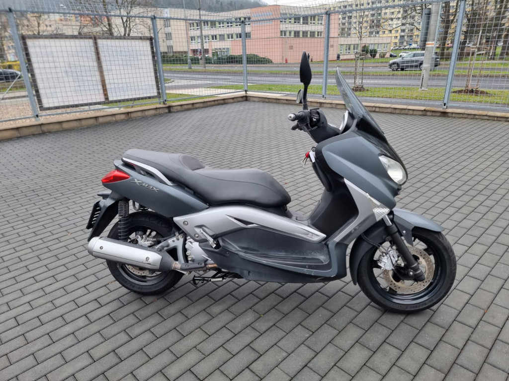 Yamaha X-Max 250 