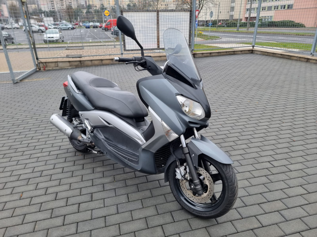 Yamaha X-Max 250 
