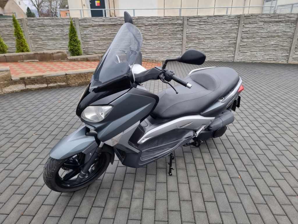 Yamaha X-Max 250 