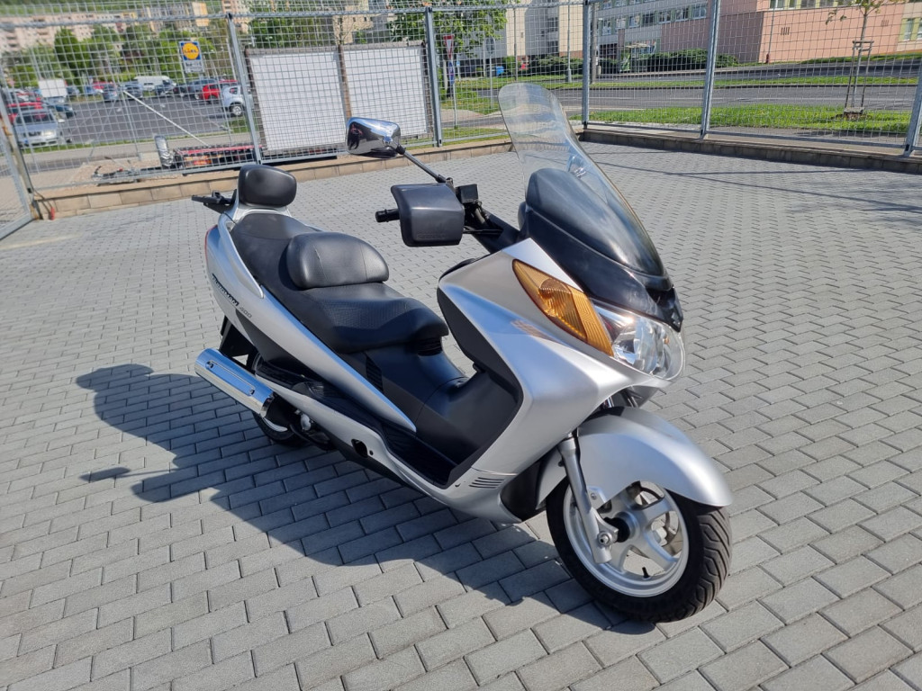 Suzuki Burgman 400