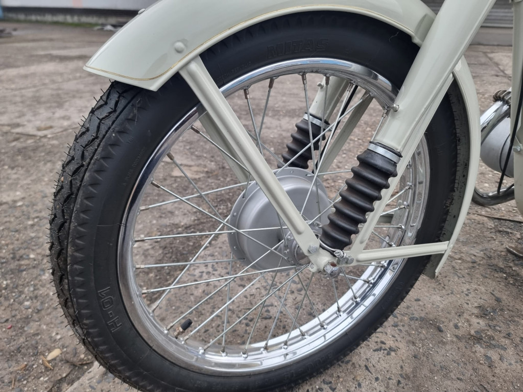 Jawa 350 pérák