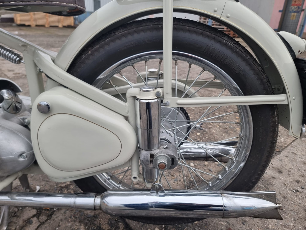Jawa 350 pérák