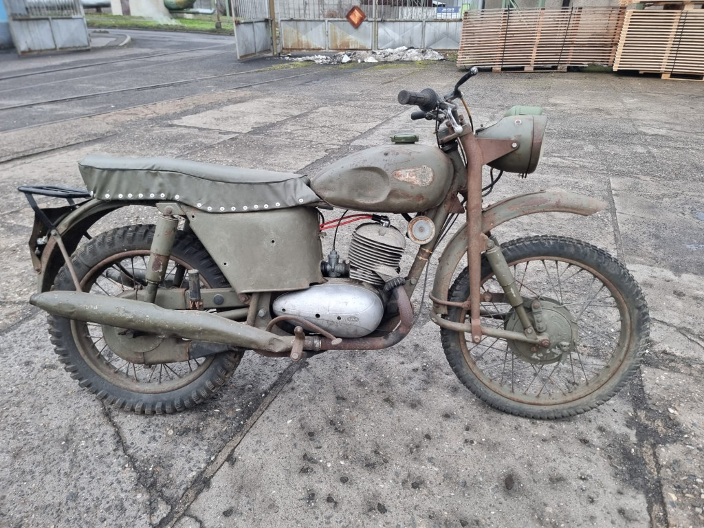 Jawa 350 Monark